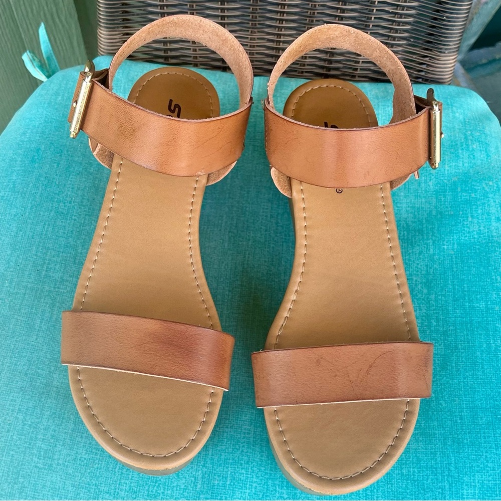 SODA Ayla Brown Platform Sandals SZ 9